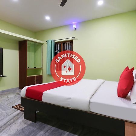 בובנשוואר Vaccinated Staff- Oyo 45958 New Castle Inn מראה חיצוני תמונה