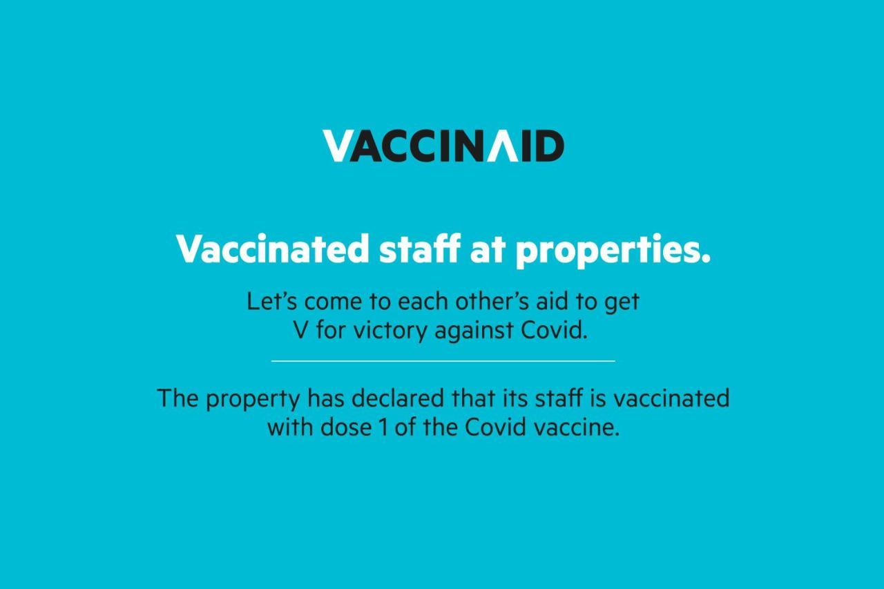 בובנשוואר Vaccinated Staff- Oyo 45958 New Castle Inn מראה חיצוני תמונה